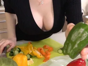 Em thư ký bị quản lý bắt uống say với đối tác rồi đưa vào khách sạn