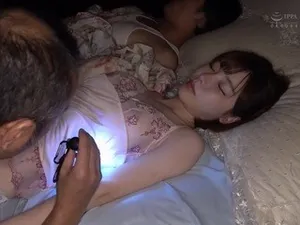 Chung nhà với cô nàng nứng thích đụ