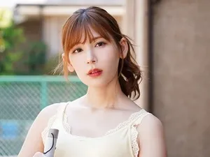 Cám dỗ của vợ của anh trai xinh đẹp trong một kỳ nghỉ hè về quê