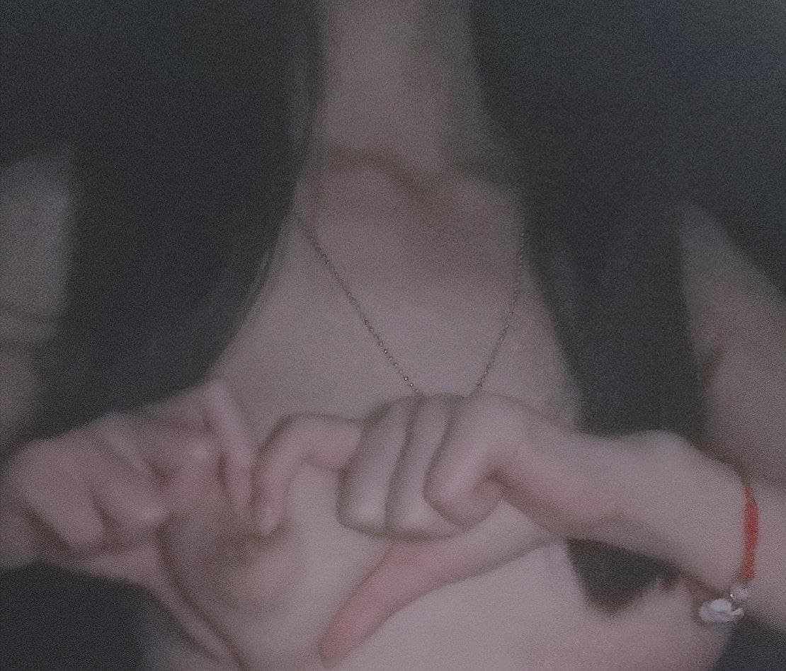 Anh chàng Hà Lan bú cu hai em gái ngực to